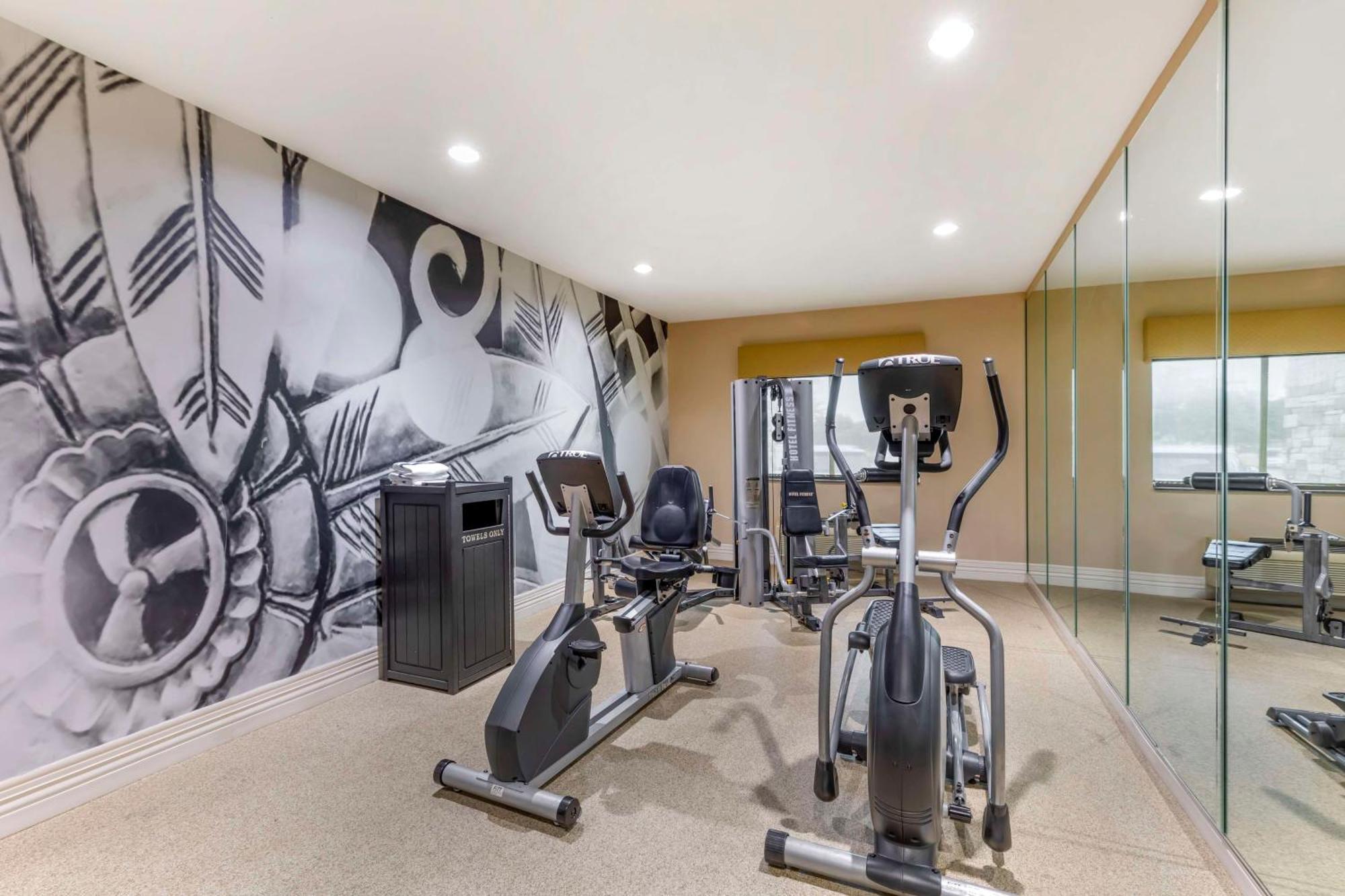 Best Western Plus Burleson Inn & Suites Ngoại thất bức ảnh
